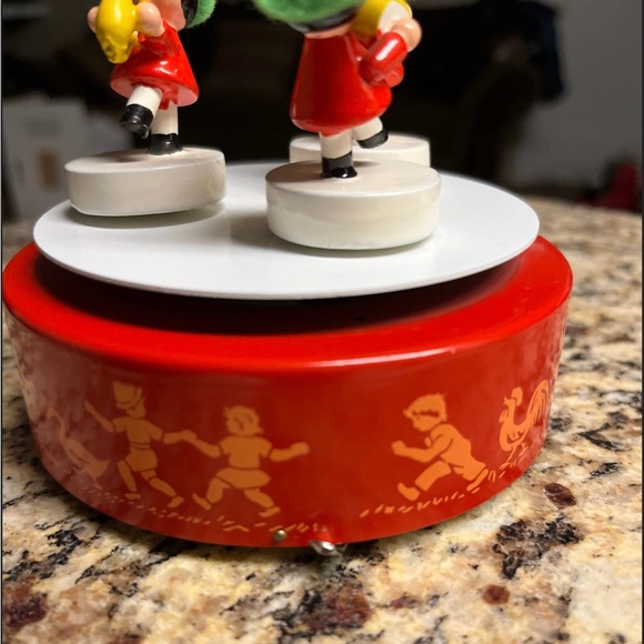 Reuge • Wooden • Red • Music Box • Swiss Movement • Plays Doctor Zhivago • Video - Picture 6 of 10